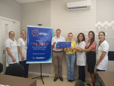 Representantes da Panvel estiveram no Ana Nery para fazer o repasse do valor arrecadado na Campanha Troco Amigo em 2019.