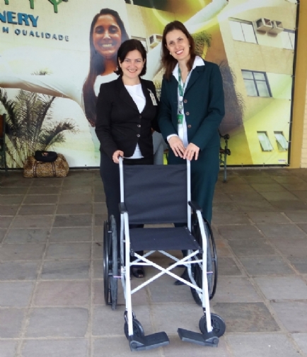 Governanta do Hospital, Teresa Menezes (esq.), recebeu a doao.